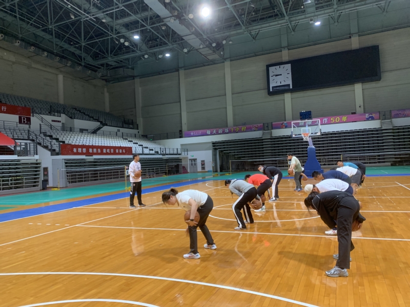 快攻从后场发起一气呵成
